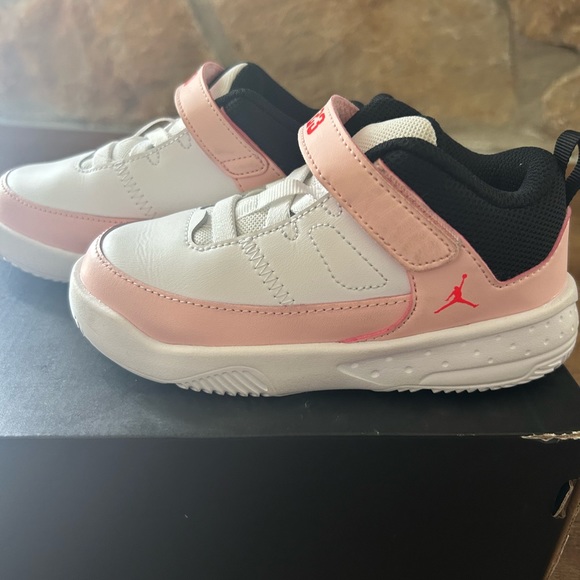 Kids Jordan Max Aura 3 - Picture 5 of 9